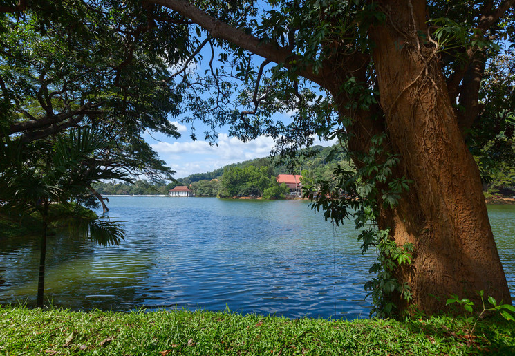 Uitzichten op het meer in Kandy